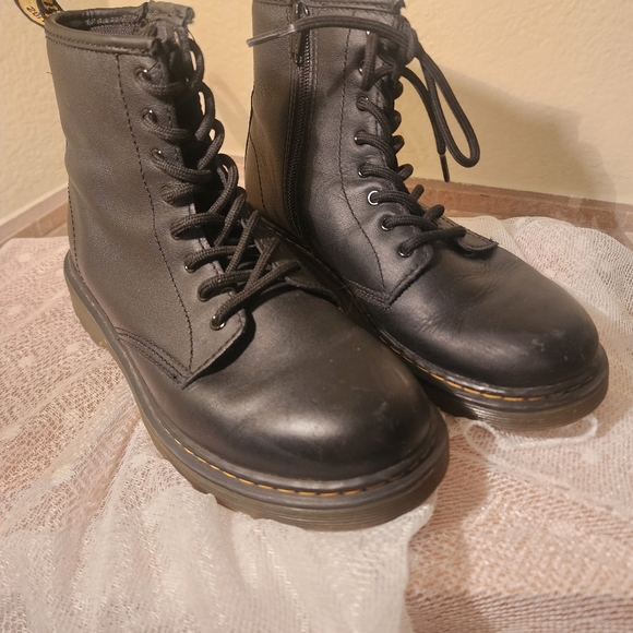 Dr. Martens Child Size 4 - Picture 1 of 9
